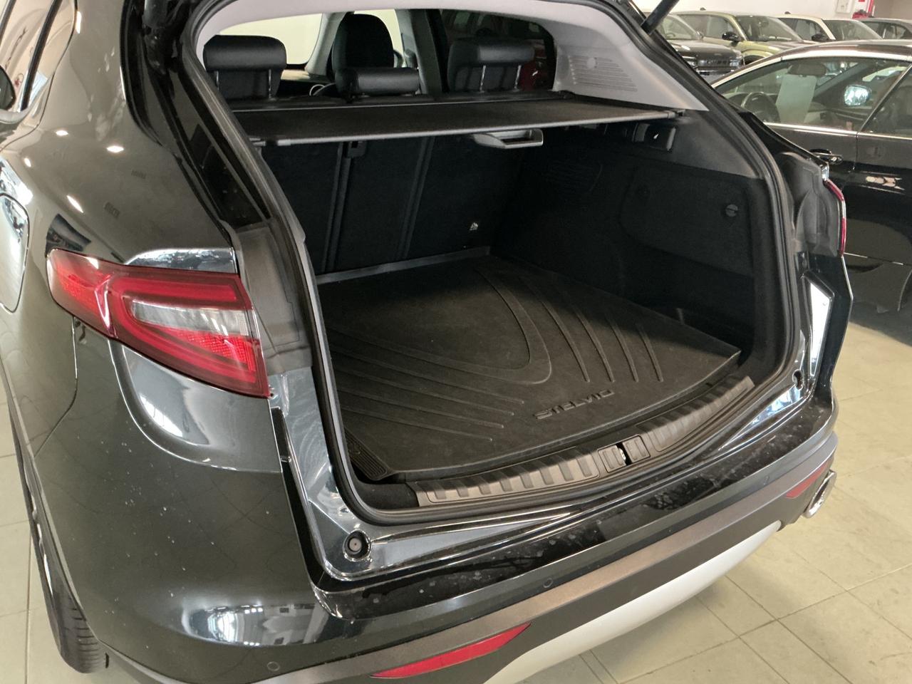 Alfa Romeo Stelvio 2.2 Turbodiesel 180 CV AT8 RWD Executive