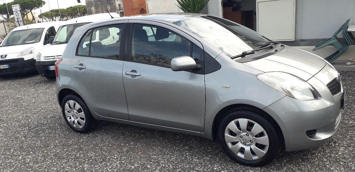 TOYOTA - Yaris - 1.0 5p. Sol
