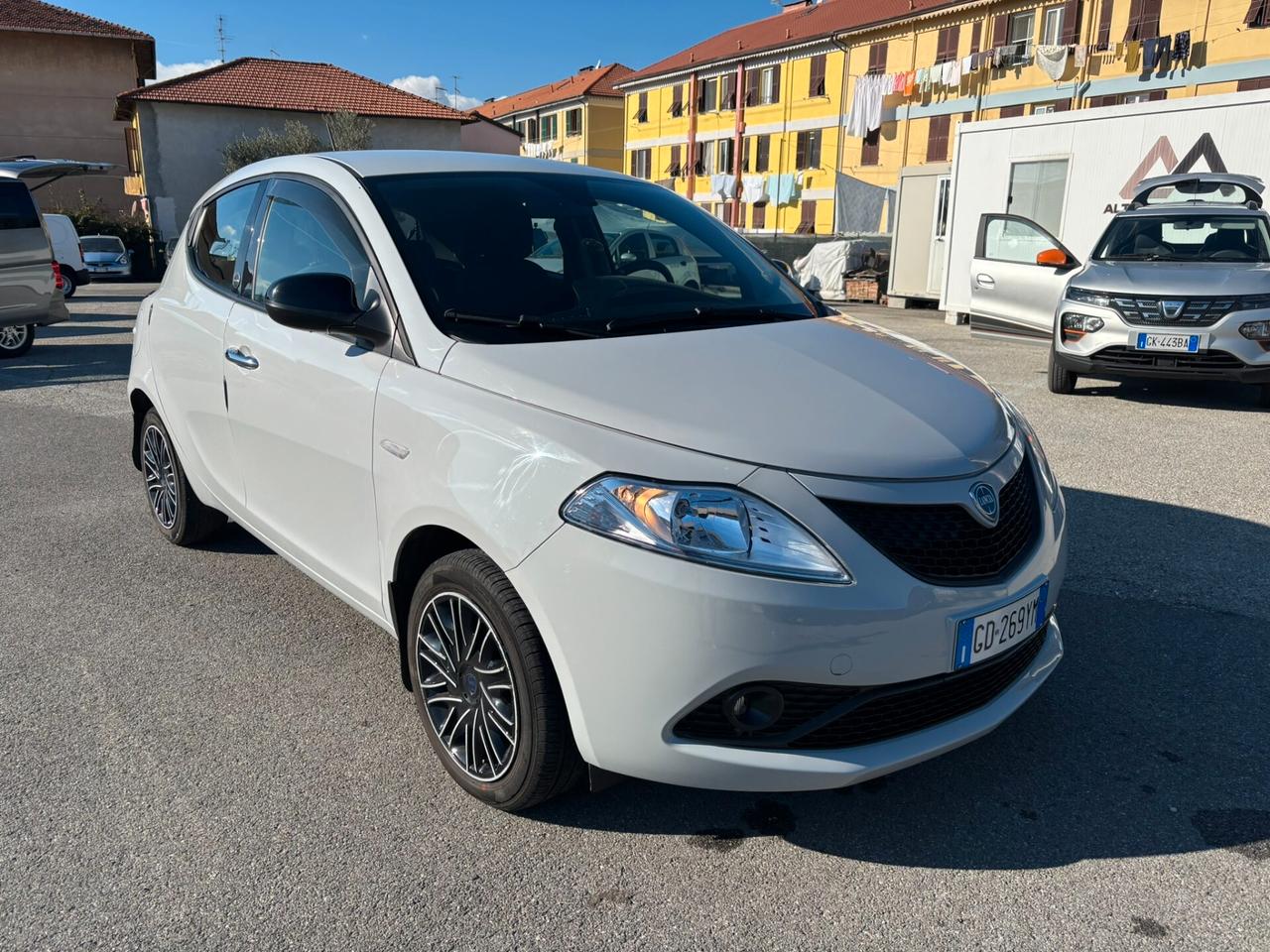 Lancia Ypsilon 1.0 FireFly 5 porte S&S Hybrid Ecochic Gold OK NEOPATENTATI