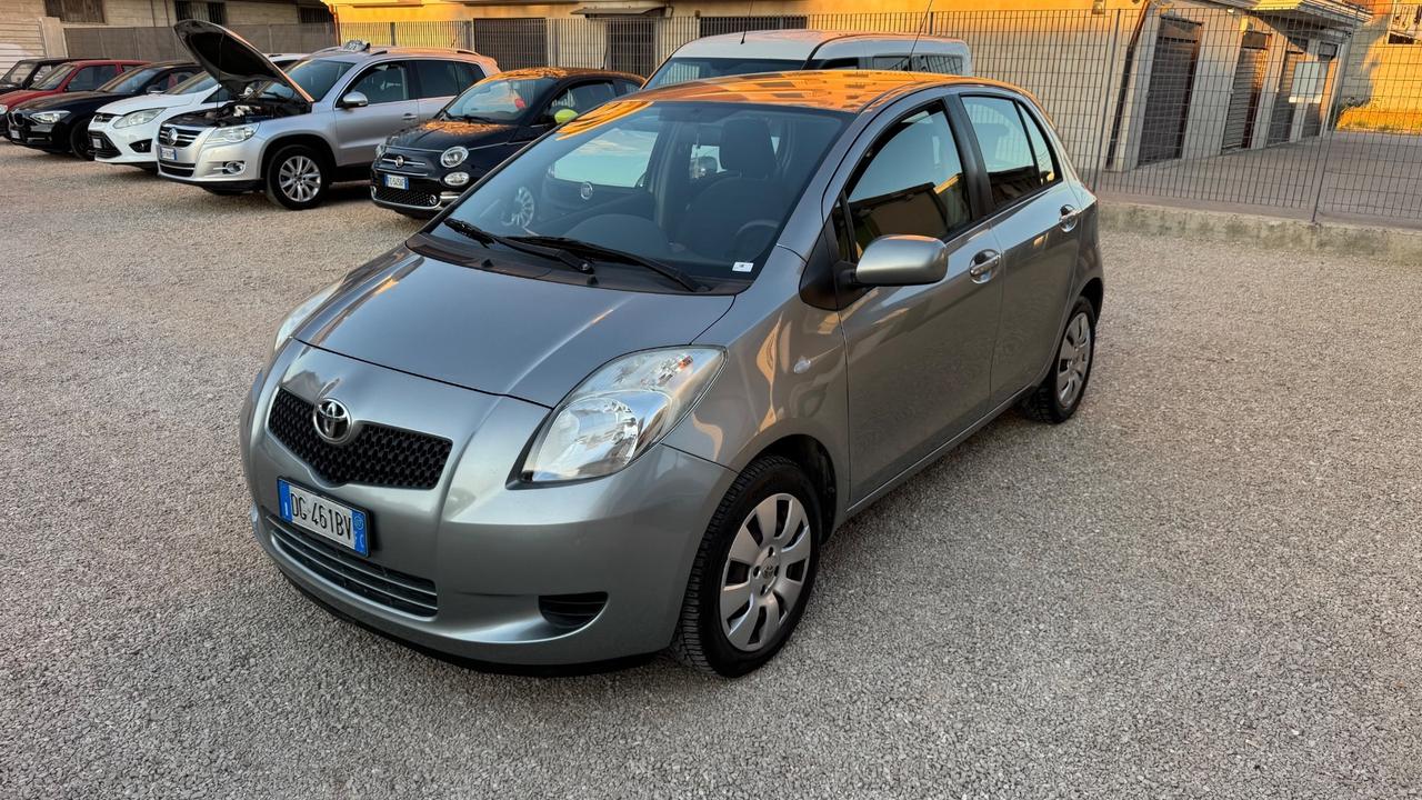 Toyota Yaris 1.0 5 porte Sol