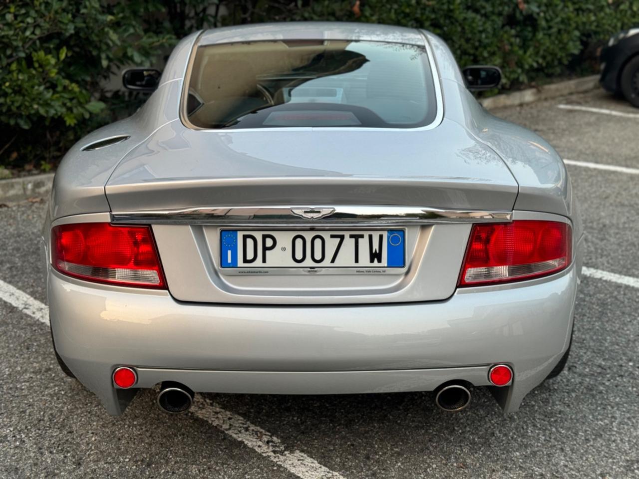 Aston Martin V12 Vanquish Coupé