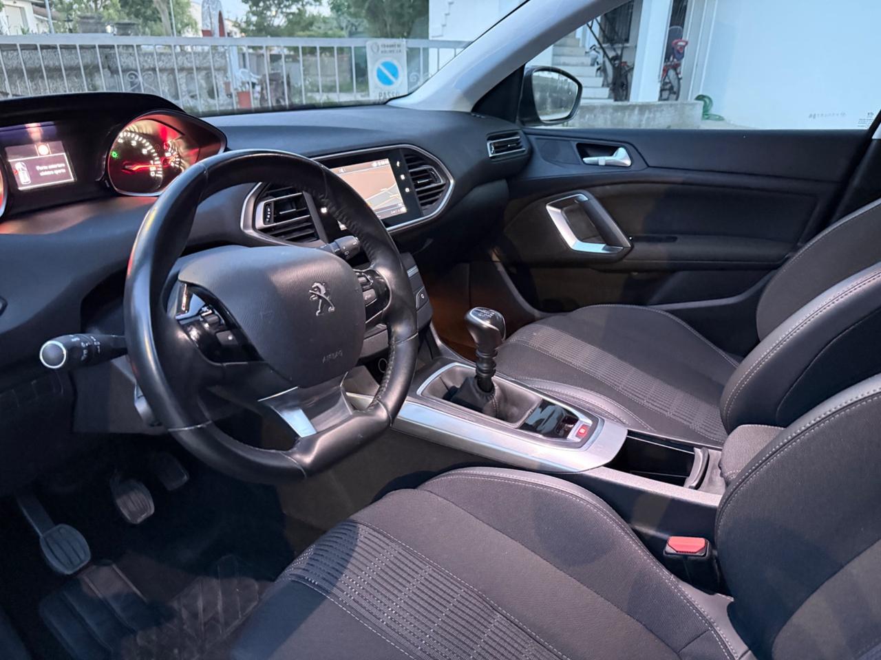 Peugeot 308 1.2 Turbo Benzina POCHI KM 2021 NEOPAT