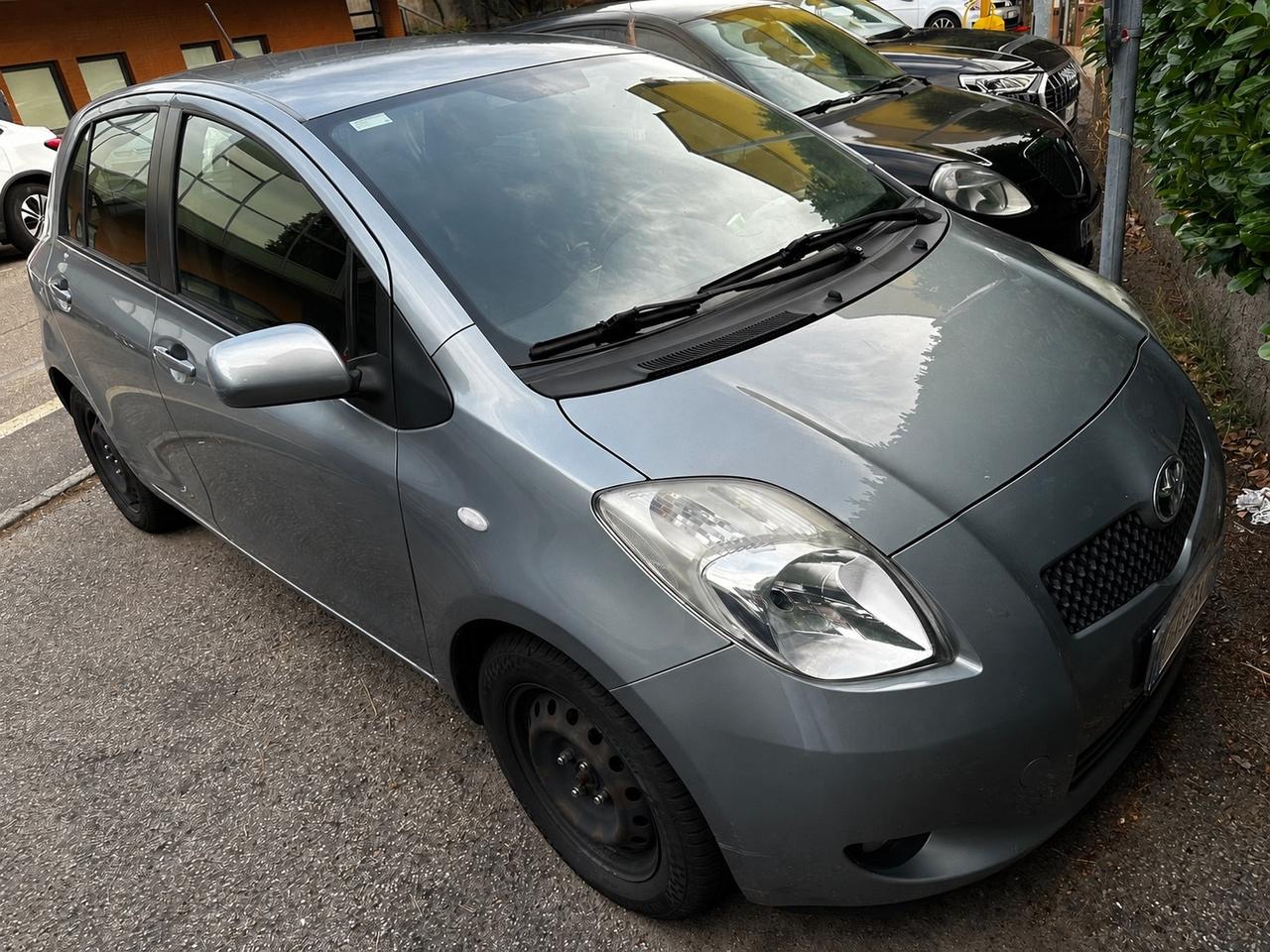 Toyota Yaris 1.0 69cv neo patentati