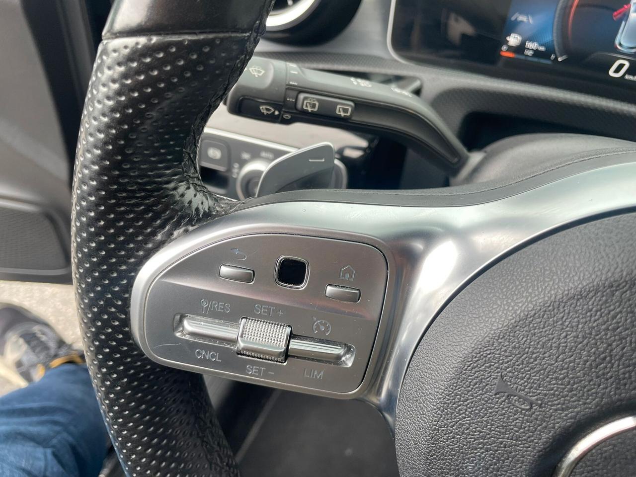 MERCEDES CLASSE A 180d PREMIUM AMG *TETTO*