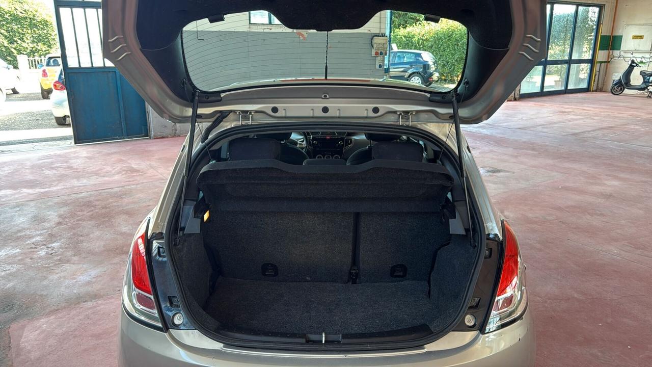 Lancia Ypsilon 1.2 69 CV 5 porte GPL Ecochic Silver