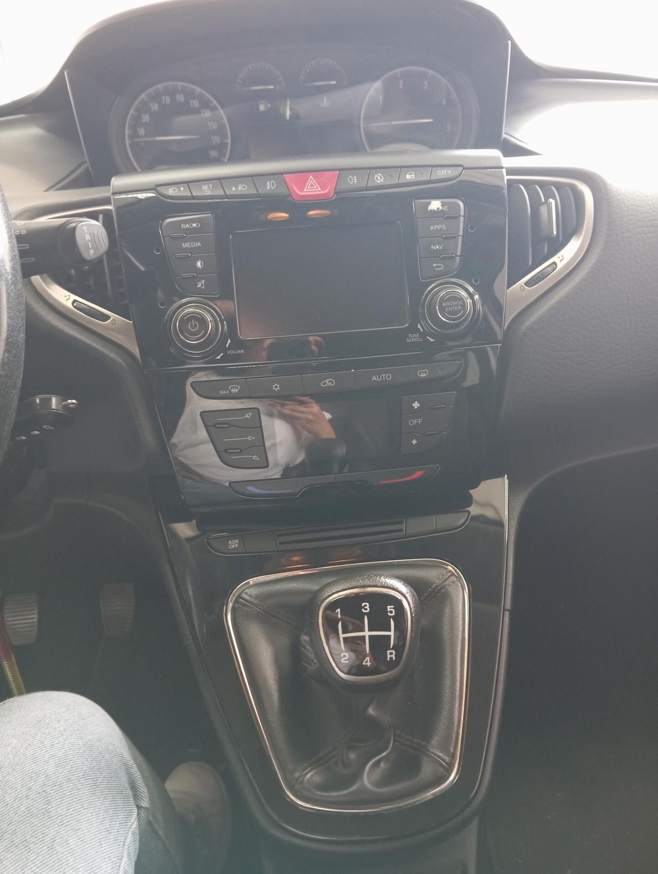 Lancia Ypsilon 1.3 mtj 2016 CON GARANZIA