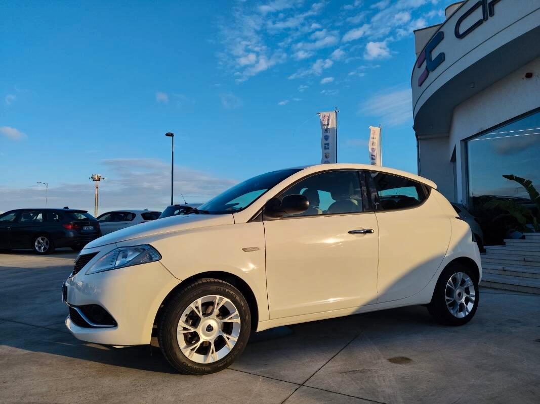 Lancia Ypsilon 1.2 Silver 69cv