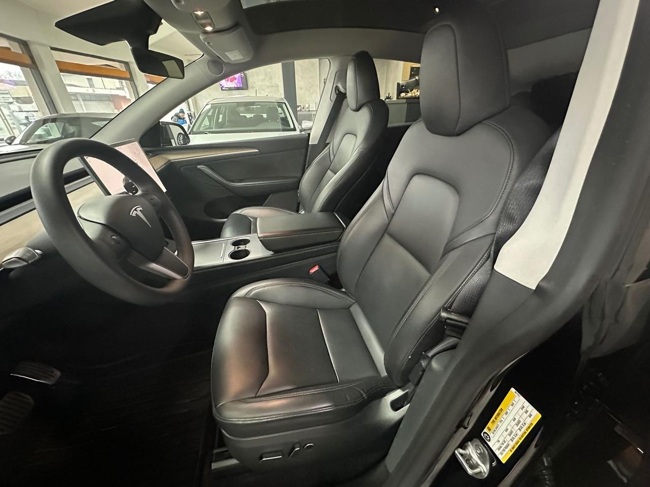 Tesla Model Y STANDARD RANGE SINGLE MOTOR RW #8363