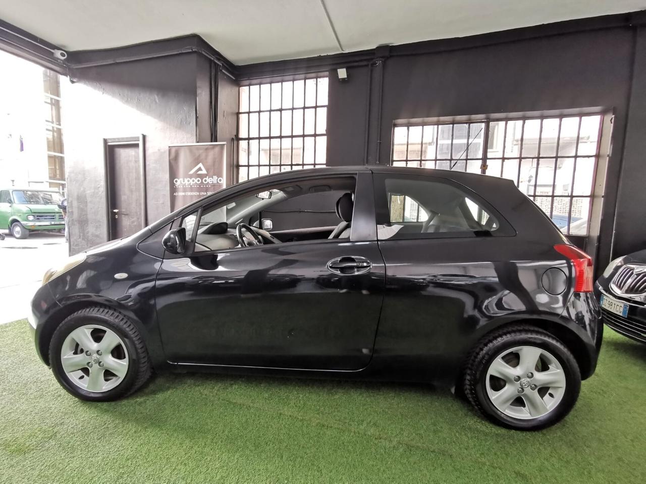 Toyota Yaris 1.0 Sol NEOPATENTATI GARANZIA 12 MESI