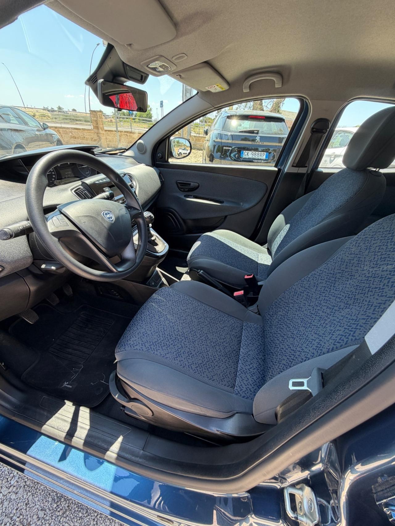 Lancia Ypsilon 1.0 FireFly 5 porte S&S Hybrid Ecochic Gold