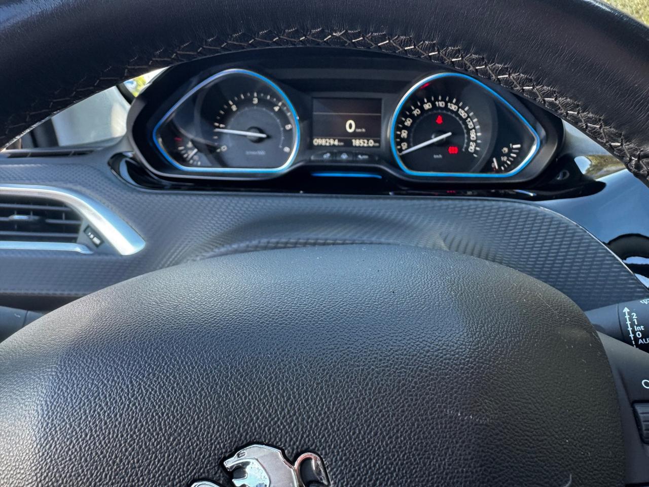 Peugeot 2008 1.6 e-HDi 115 CV Stop&Start Allure