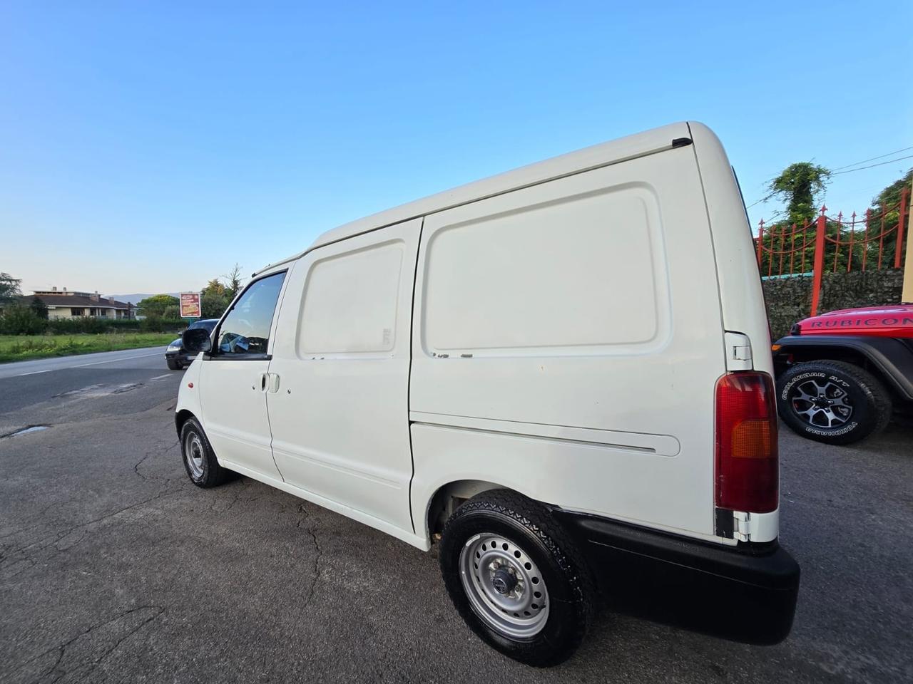 Nissan vanette