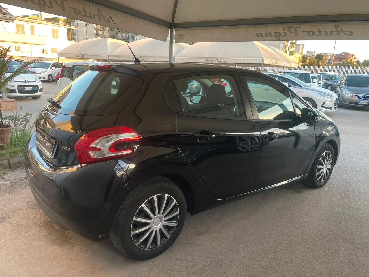 Peugeot 208 1.4 HDi 68 CV 5 porte Allure