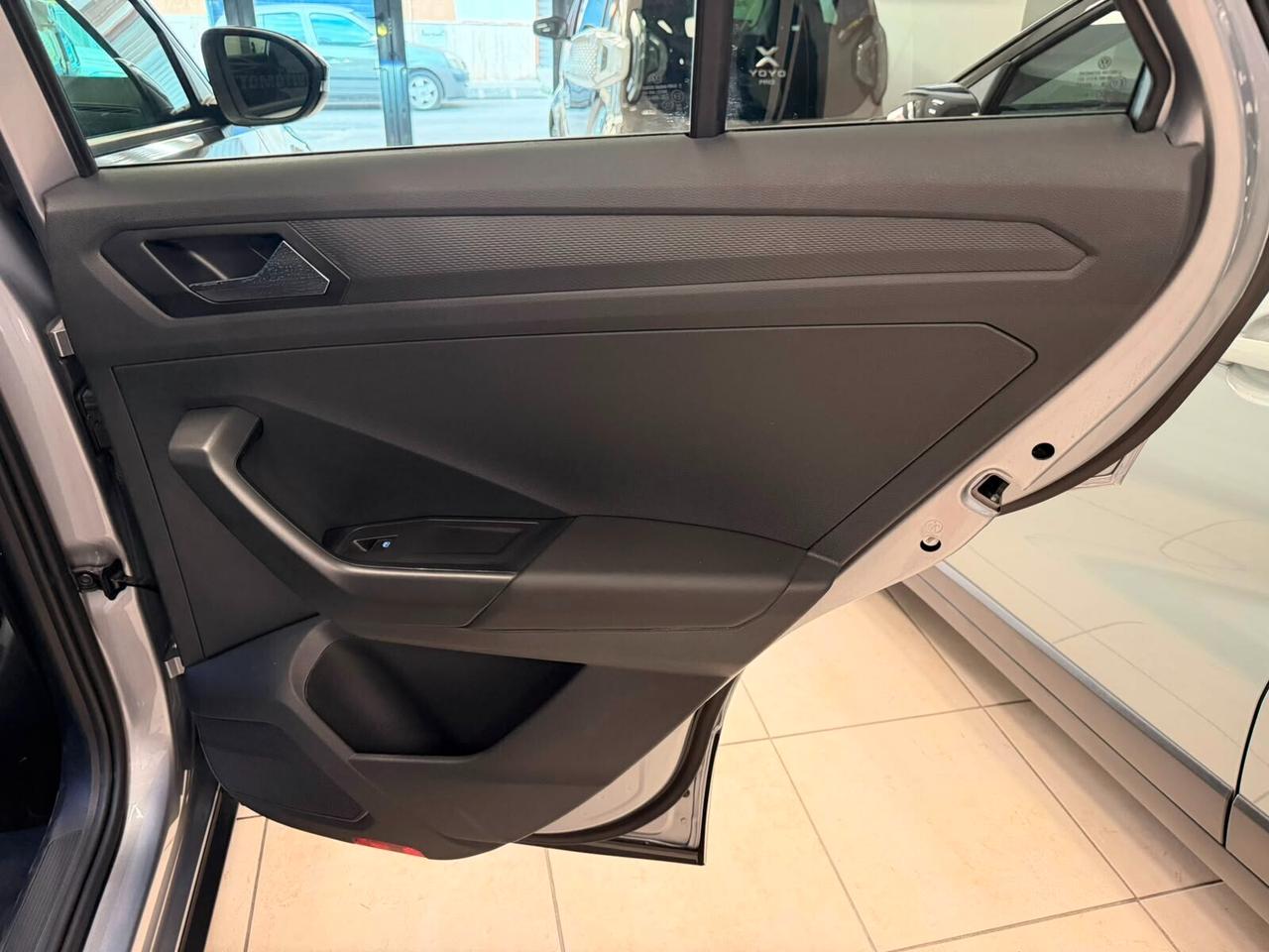 Volkswagen T-Roc 2.0 TDI SCR 150 CV DSG R-Line RATE DA 300 € AL MESE