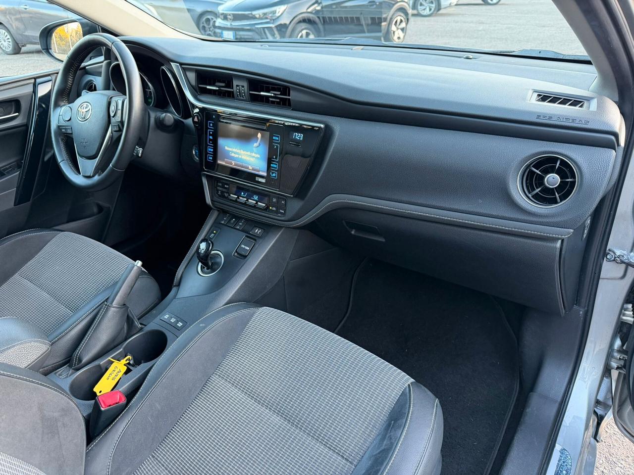 Toyota Auris 1.8 Hybrid Lounge