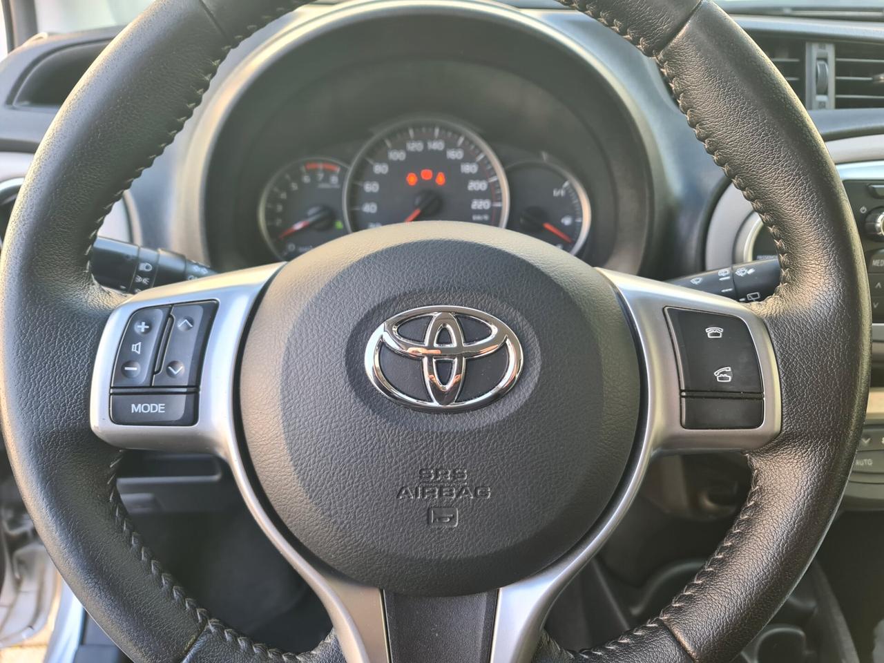 Toyota Yaris 1.0 5 porte Lounge - km certif.