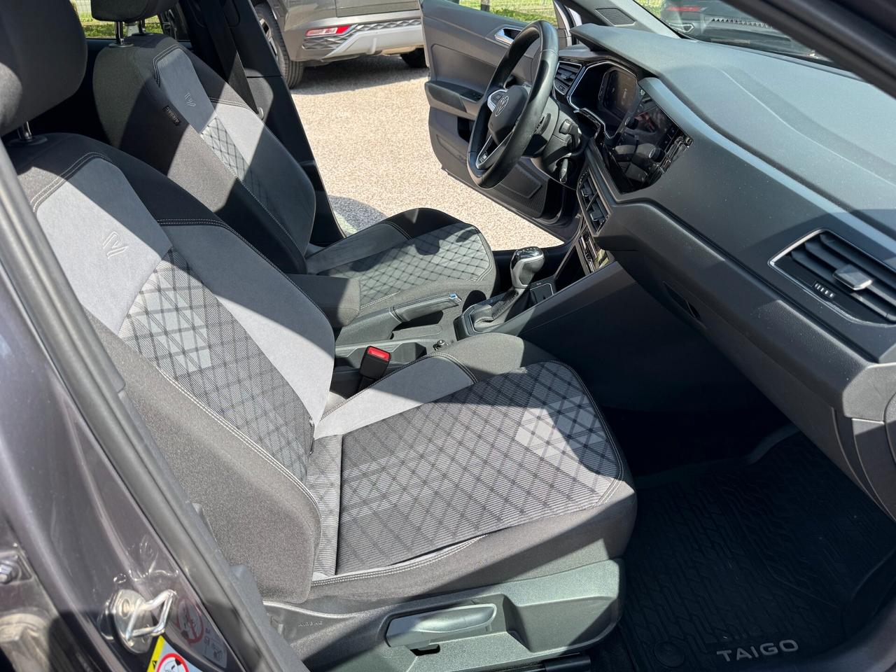 Volkswagen Taigo 1.0 tsi R-Line 110cv dsg TECH PACK . GARANZIA VOLKSWAGEN