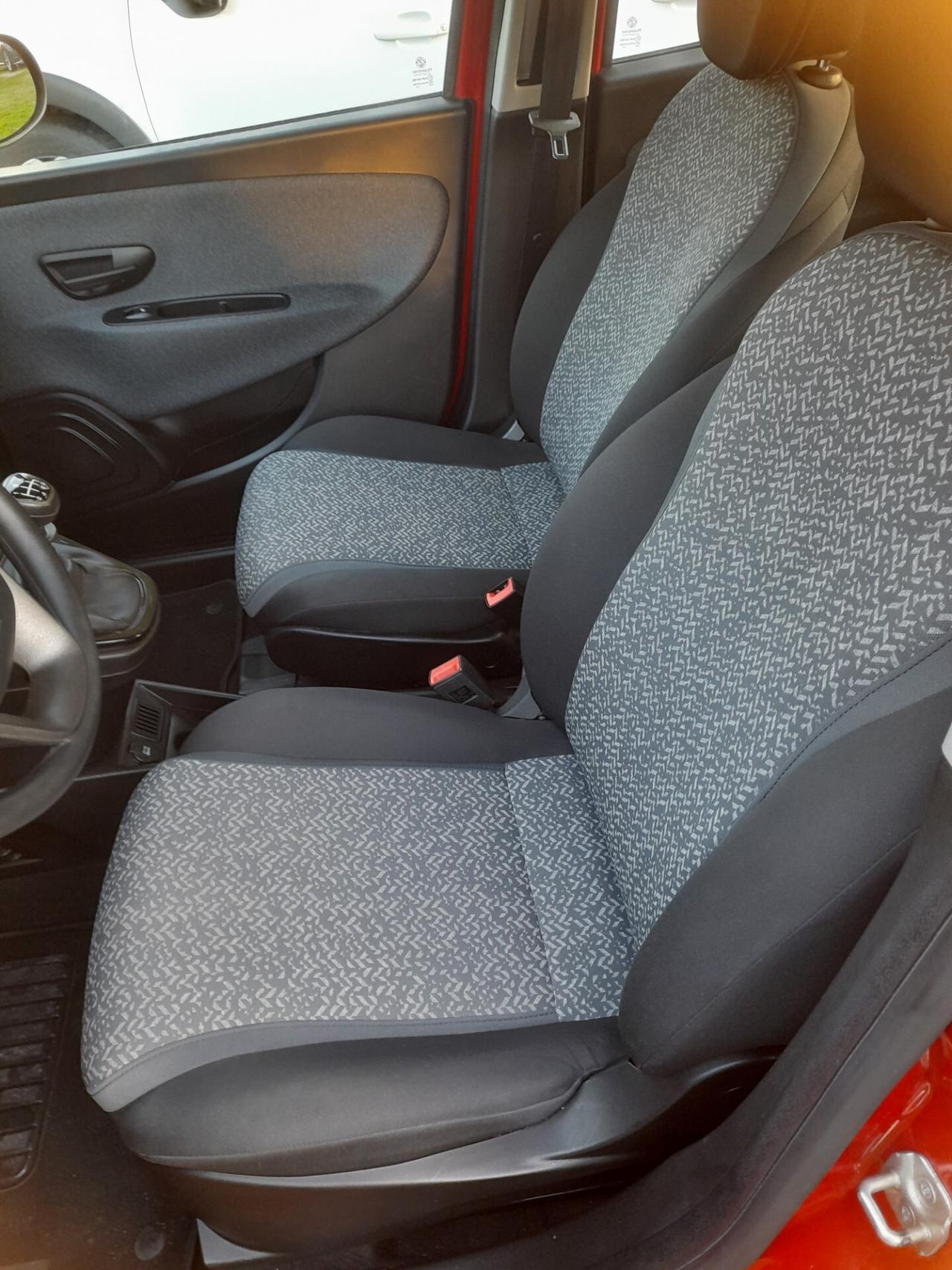 Lancia Ypsilon 1.0 5 porte Hybrid