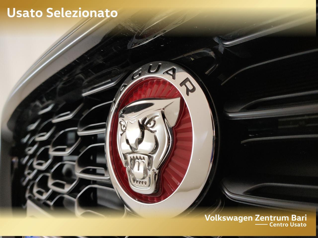 Jaguar F-Type coupe 2.0 i4 r-dynamic rwd 300cv auto