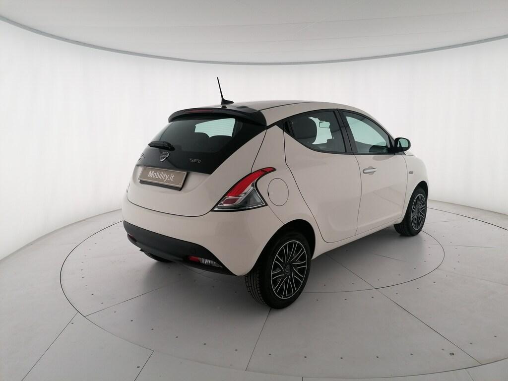 Lancia Ypsilon 1.0 FireFly Hybrid Silver