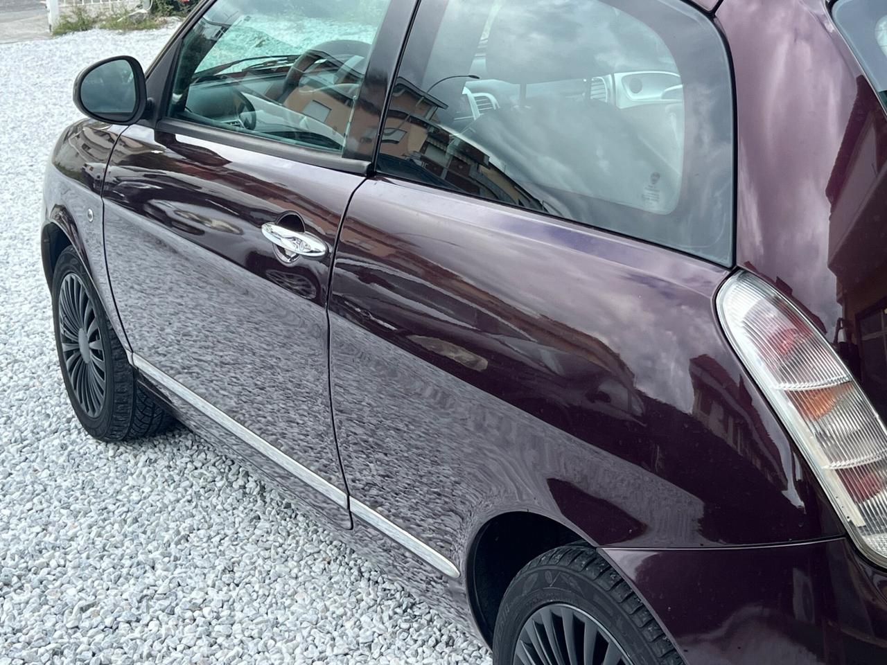 Lancia Ypsilon 1.2 69 CV Unyca