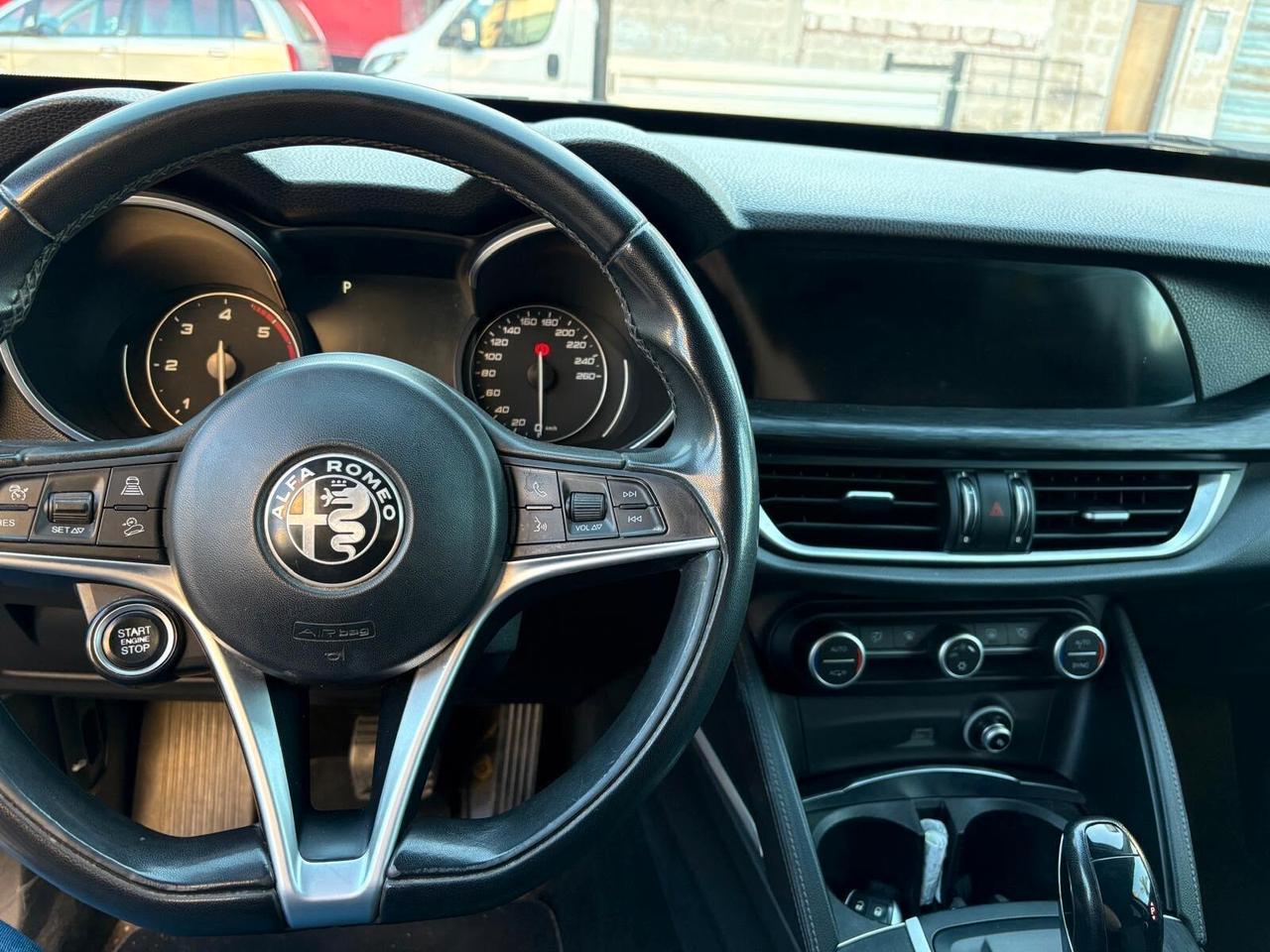 Alfa Romeo Stelvio 2.2 Turbodiesel 180 CV AT8 Q4 Business