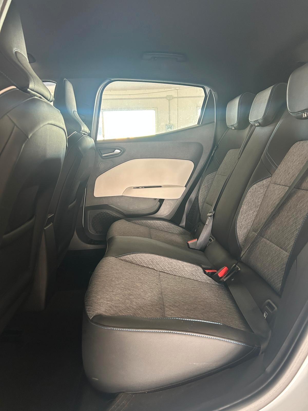 Renault Clio Full Hybrid E-Tech 140 CV 5 porte Initiale Paris