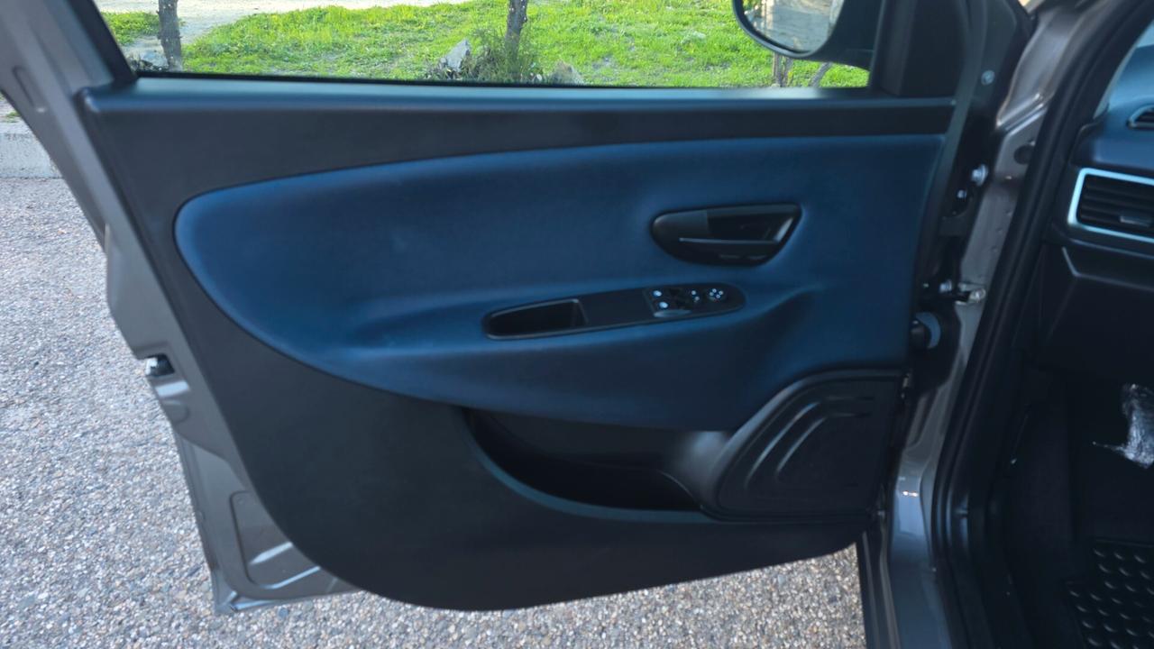 Lancia Ypsilon 1.0 FireFly 5 porte S&S Hybrid Gold