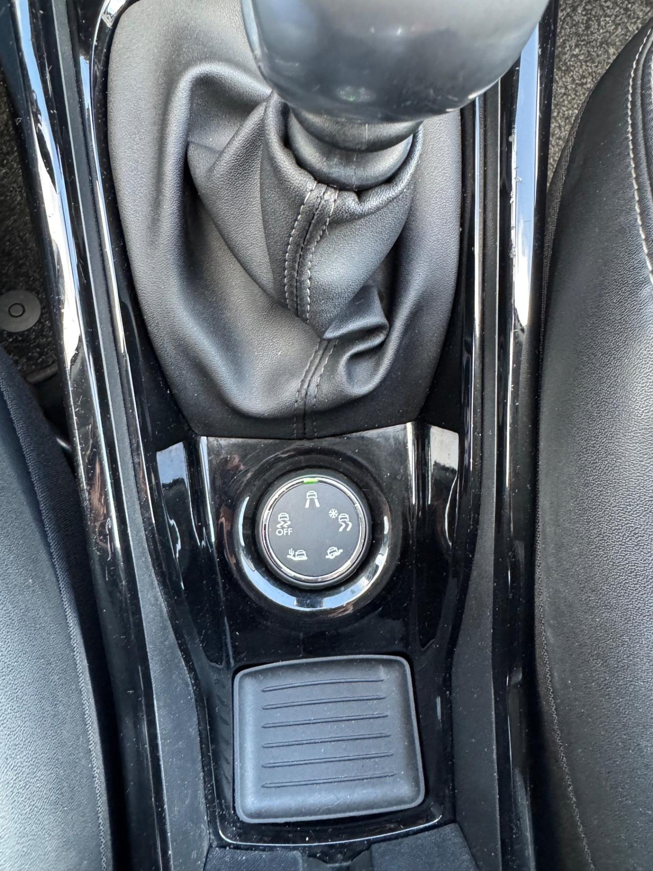 Peugeot 2008 1.6 BlueHDi 120 Allure -GRIP CONTROL-