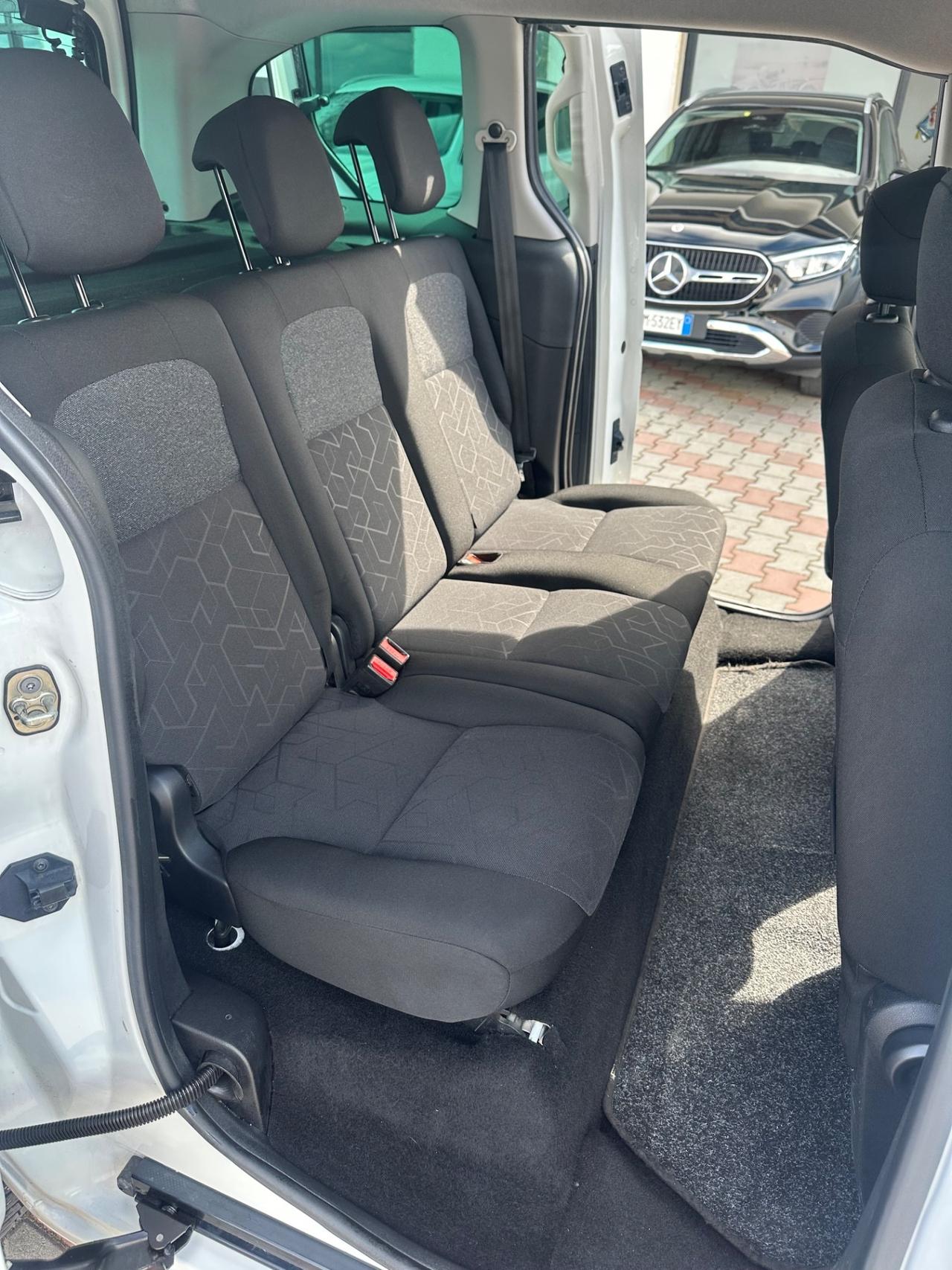 Peugeot Partner Tepee BlueHDi 120 S&S Outdoor