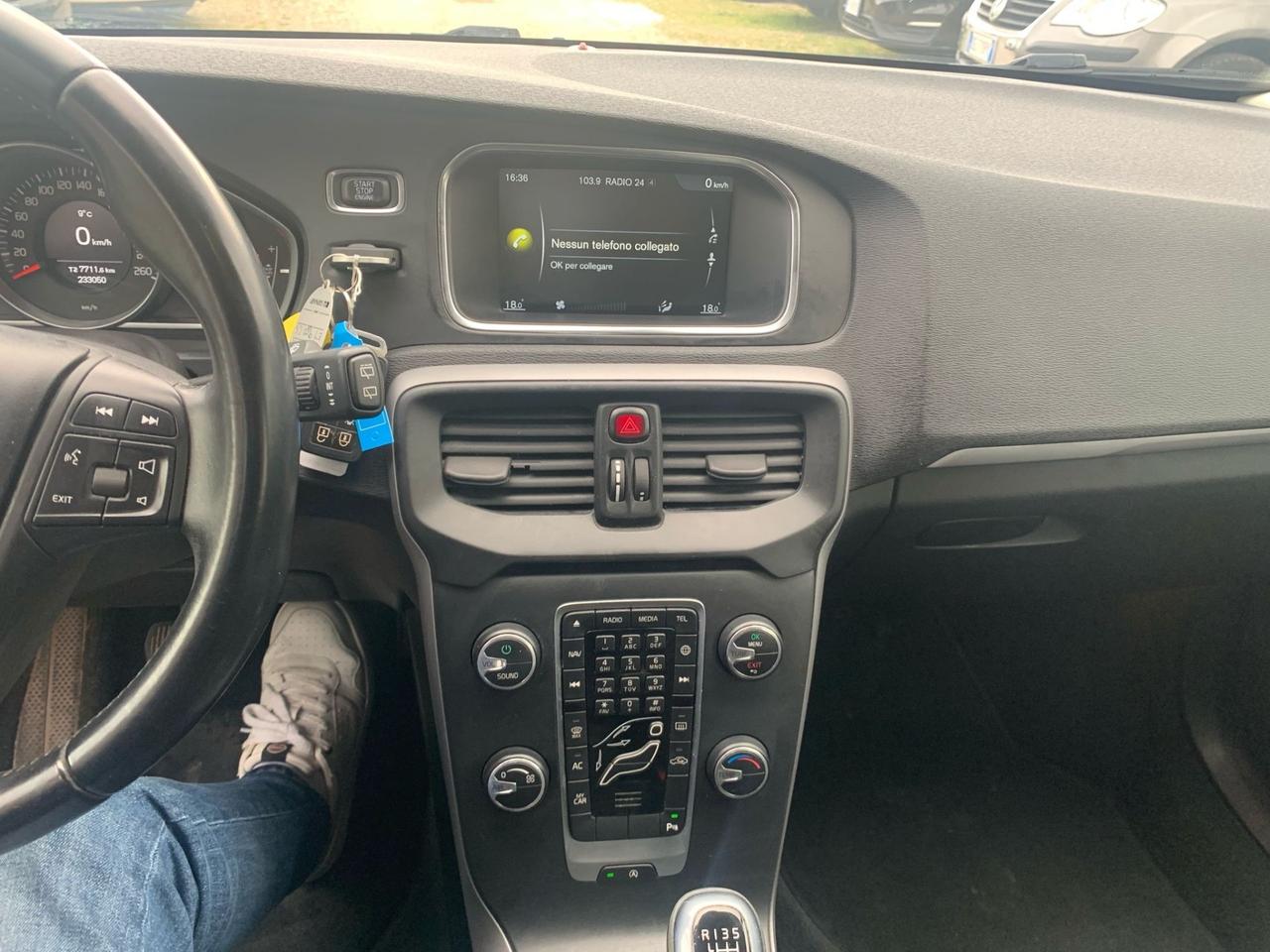 Volvo V40 D2 1.6 Summum 2015 233.000 KM