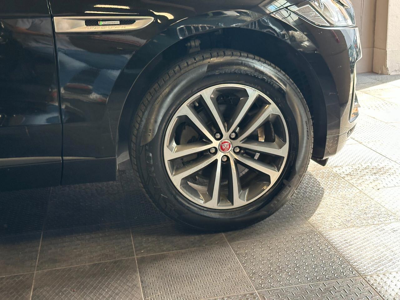 Jaguar F-Pace 2.0d R-Sport Awd 180cv autom