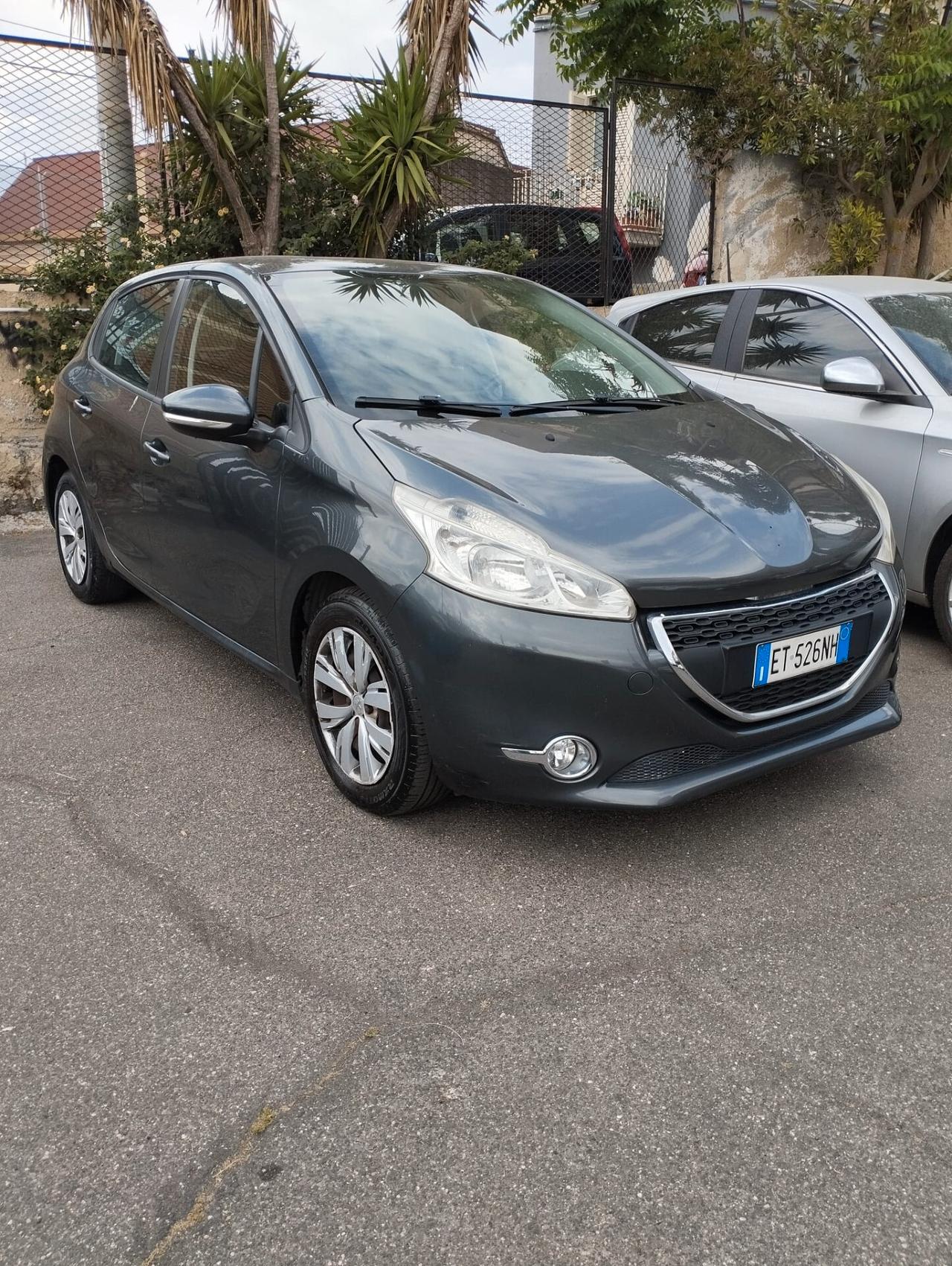 Peugeot 208 1.4 HDi 68 CV 5 porte Allure