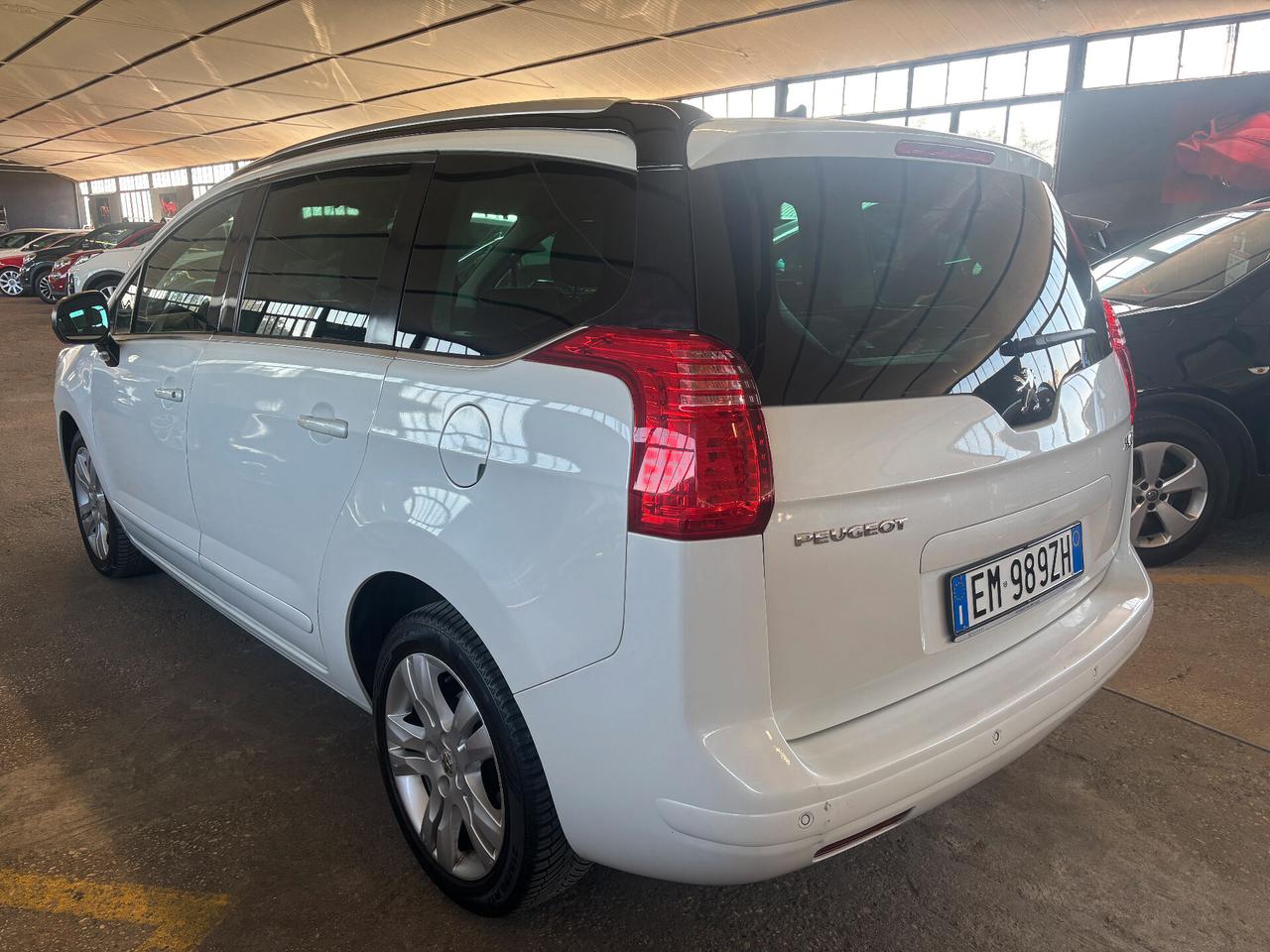 Peugeot 5008 2.0 HDi 110KW 150CV Allure 7 POSTI