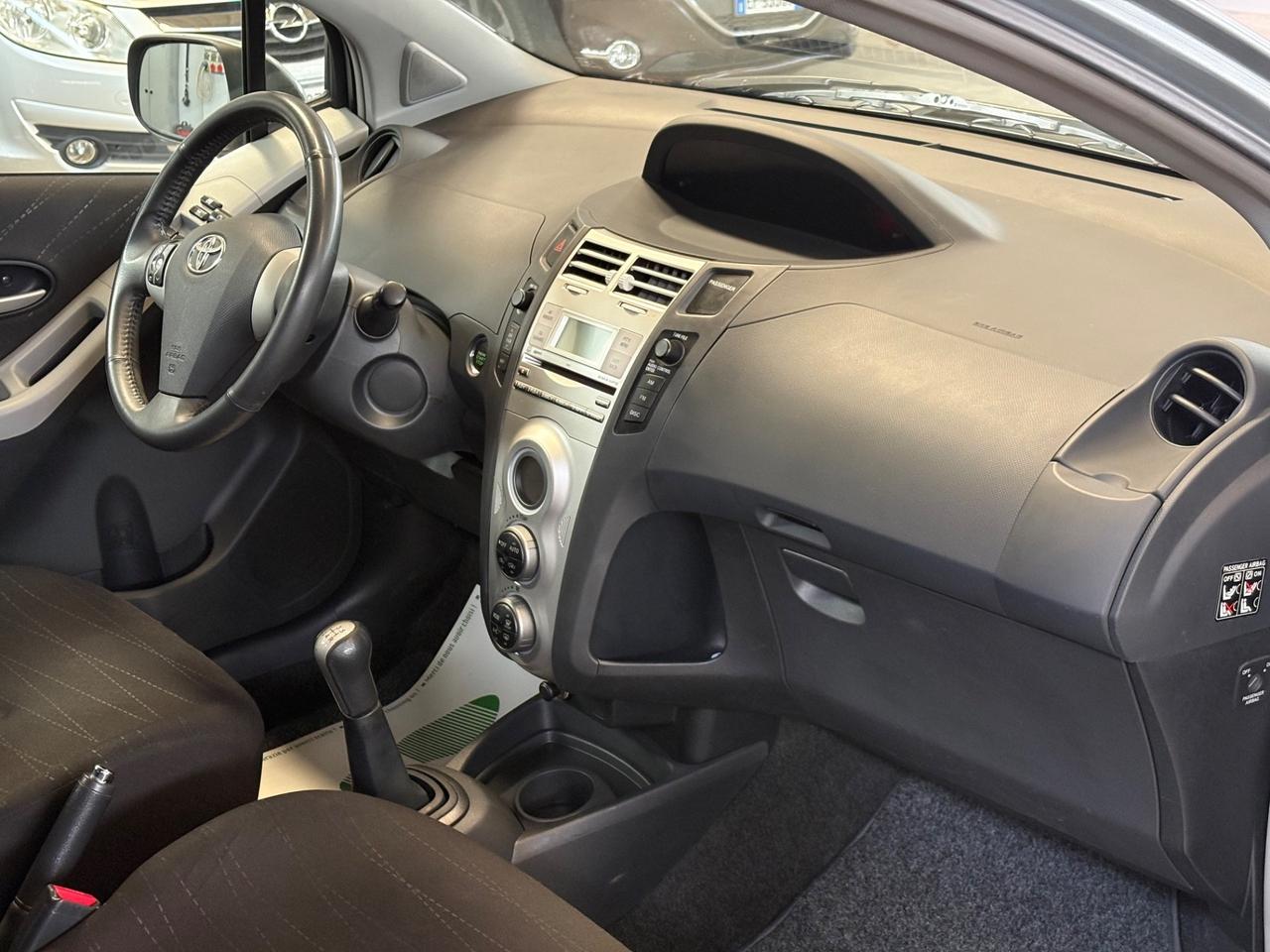 Toyota Yaris 1.0 3 porte Sol