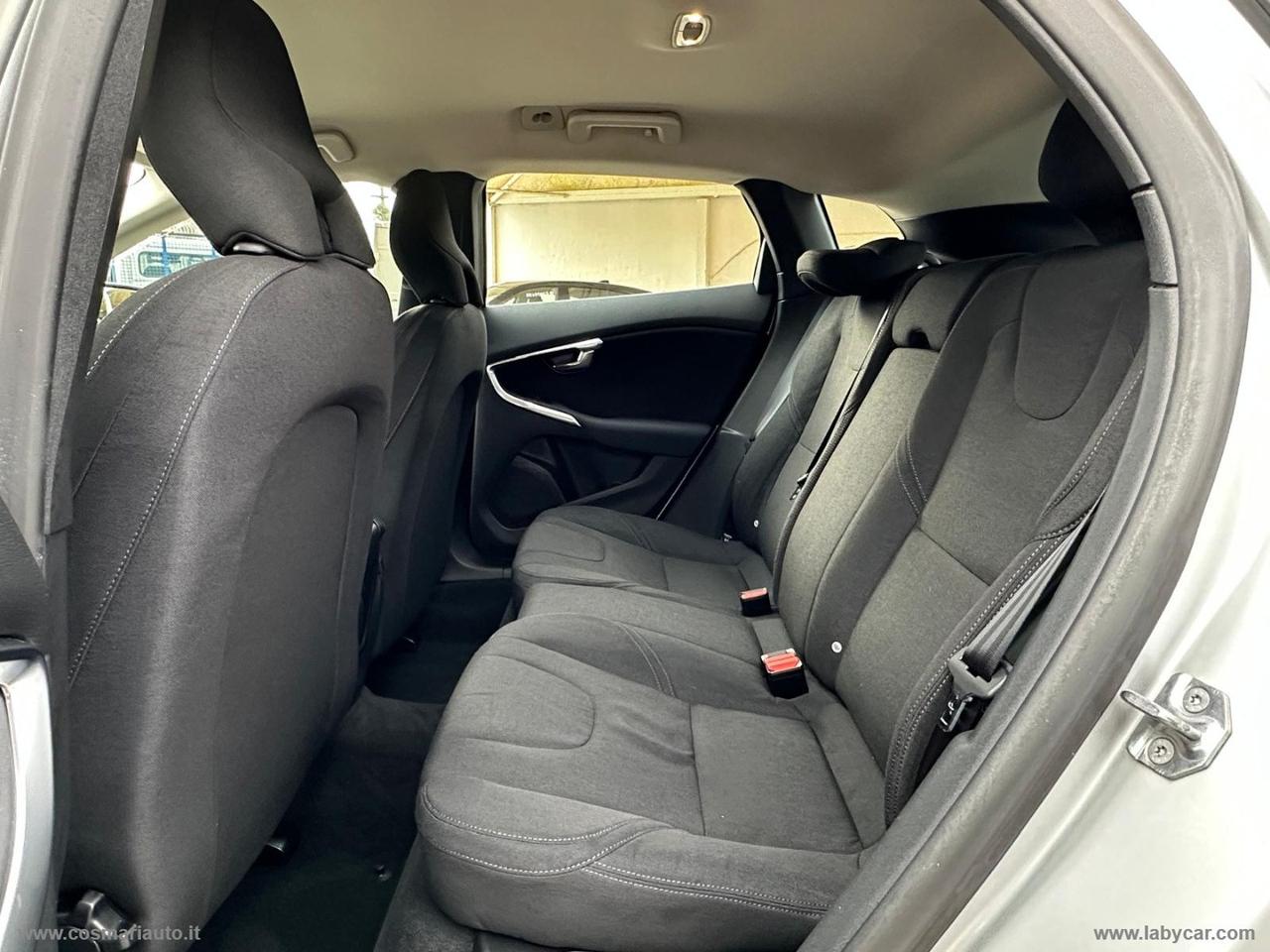 VOLVO V40 Cross Country D2 1.6 P.sh. Momentum