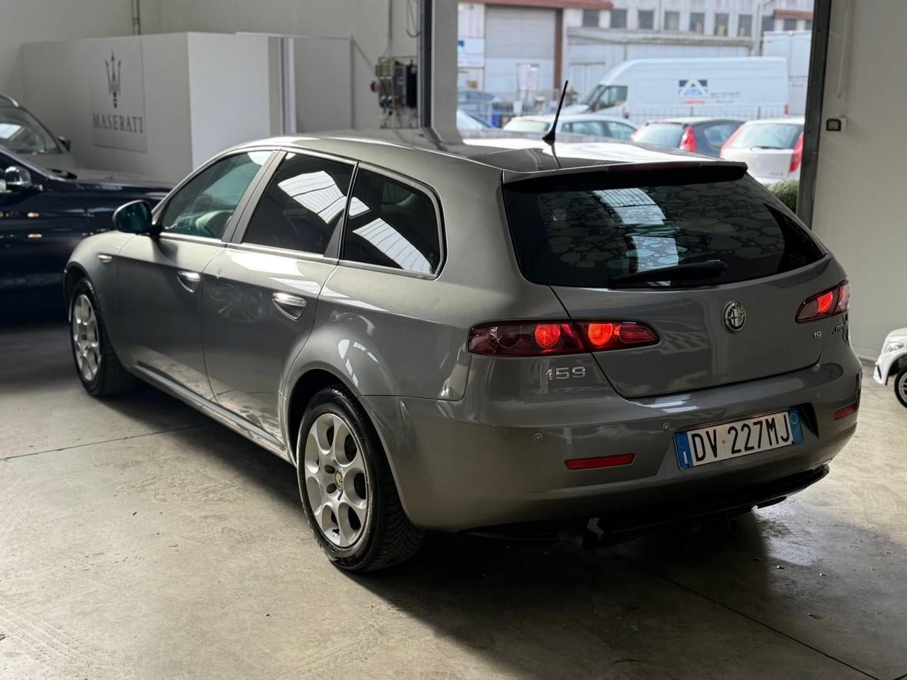 Alfa Romeo 159 1.9 JTDm 16V Sportwagon Distinctive