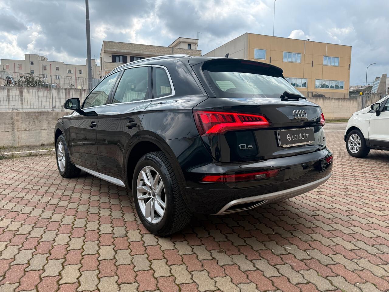 Audi Q5 2.0 40 TDI quattro S tronic Business Sport