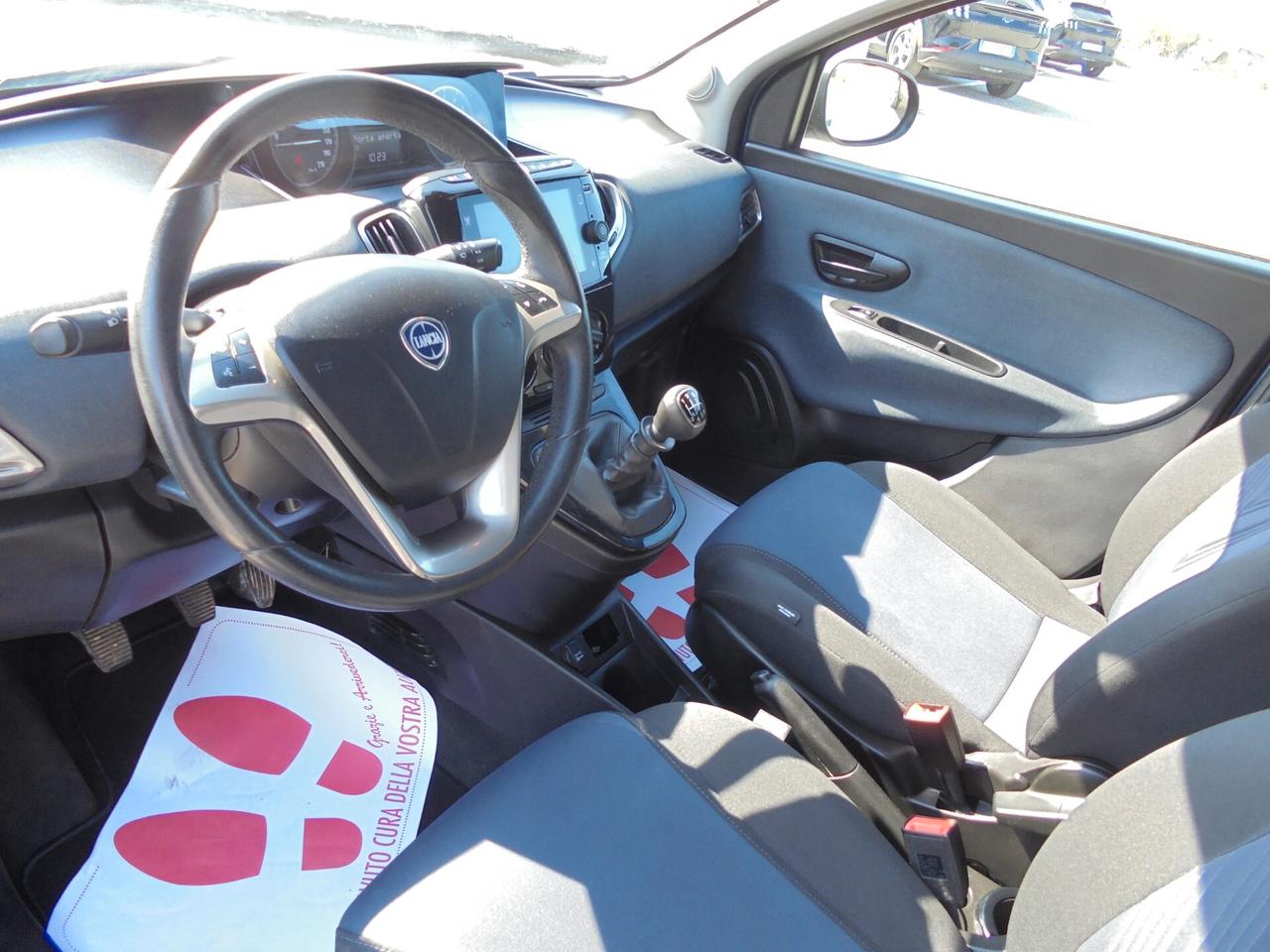 Lancia Ypsilon 1.0 FireFly 5 porte S&S Hybrid Gold