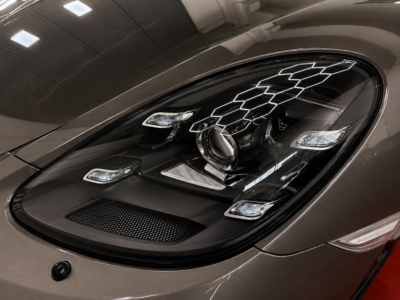 Porsche 718 Spyder Boxster 2.5 GTS esclusive manufactur
