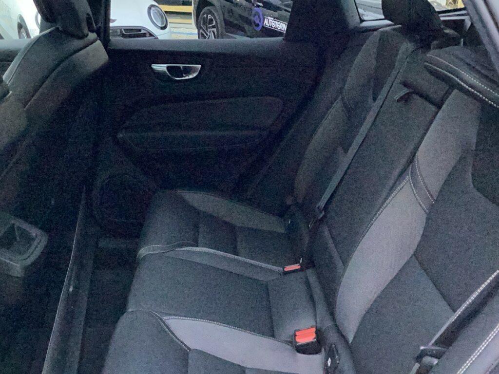 Volvo XC60 2.0 B4 Plus Dark automatico