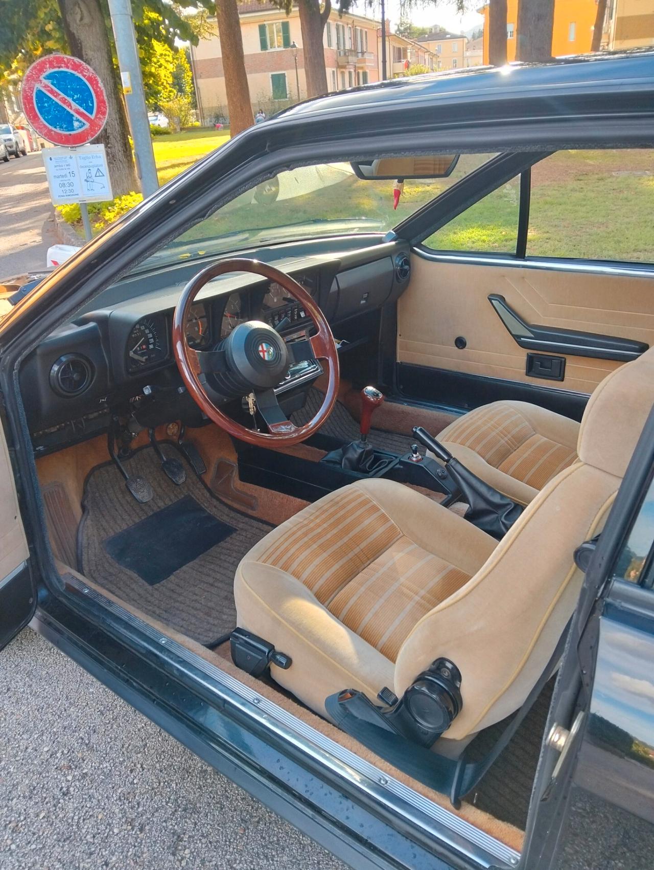 Alfa Romeo GTV 2500 v6