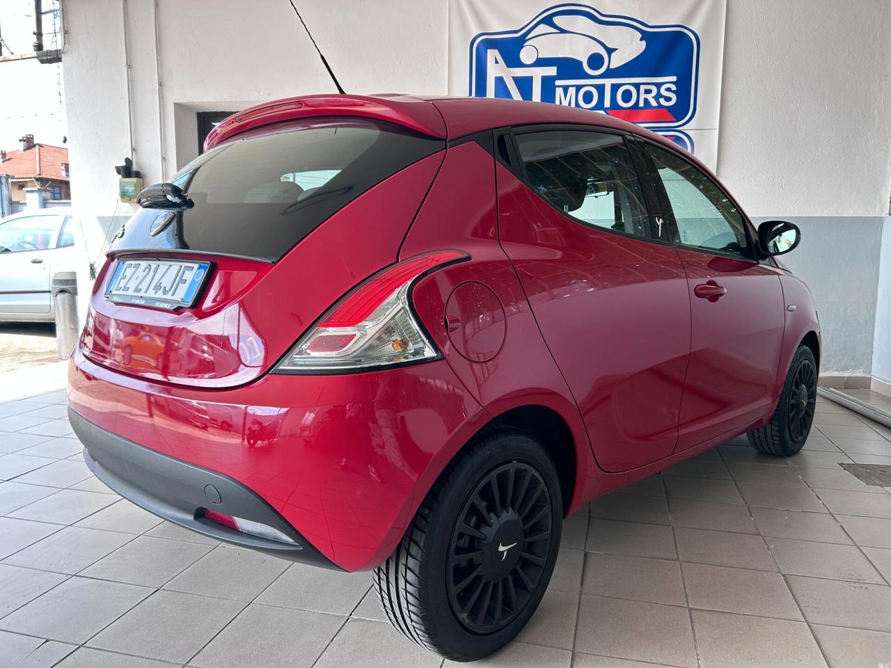Lancia Ypsilon 1.2 69 CV 5 porte Elefantino