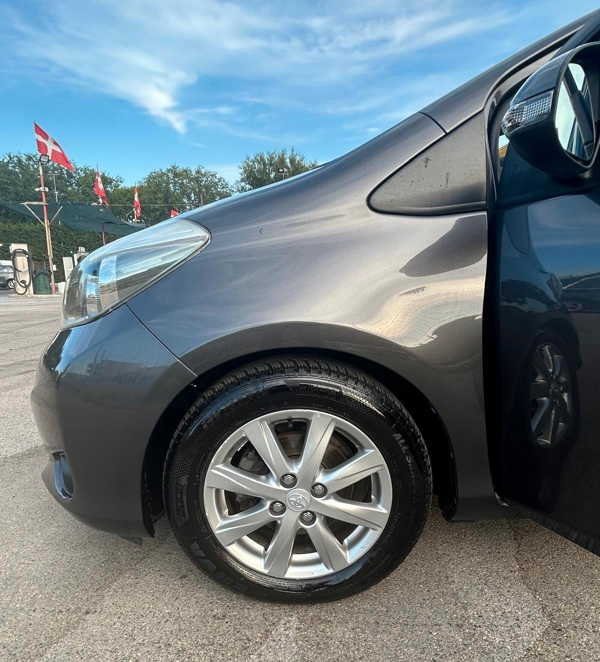 Toyota Yaris 1.4 D-4D 5 porte Lounge