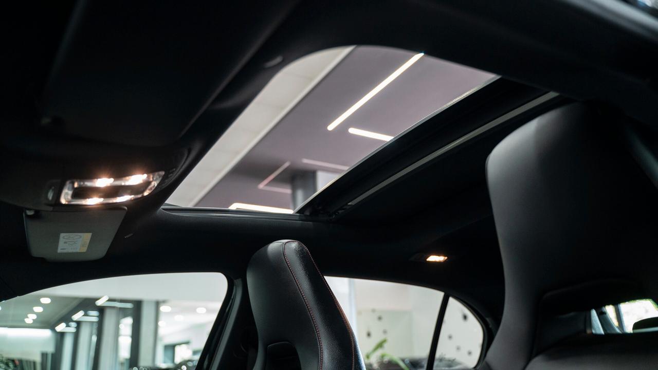 Mercedes-benz A 180 D PREMIUM PLUS AMG TETTO PACK LUCI XENO NAVI FULL OPTIONAL