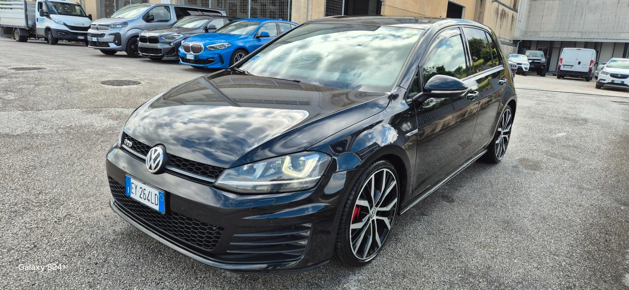 Volkswagen Golf GTD 2.0 TDI DSG 184CV