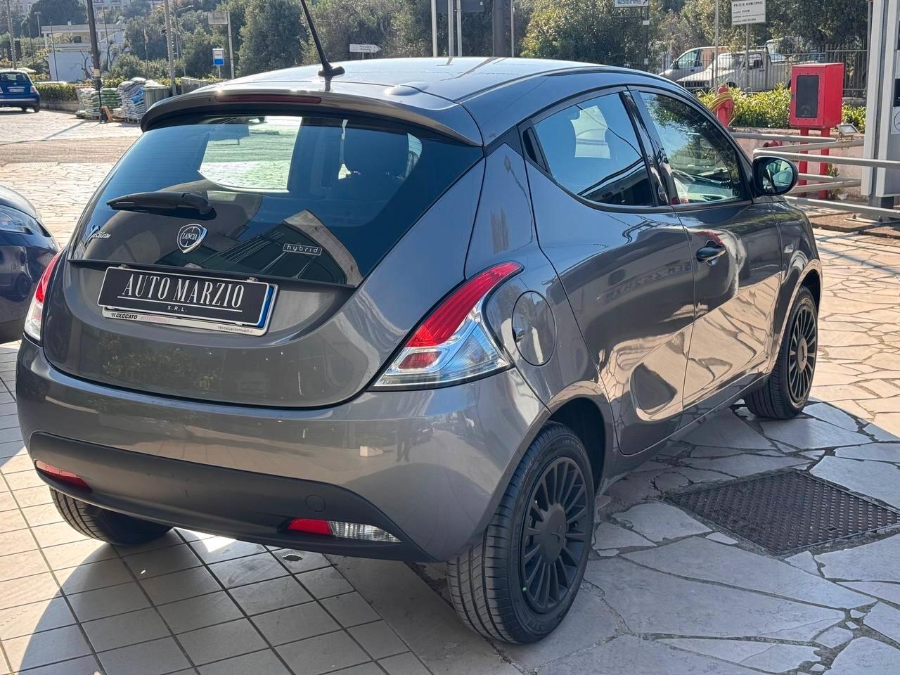 Lancia Ypsilon 1.0 FireFly 5 porte S&S Hybrid Ecochic Silver