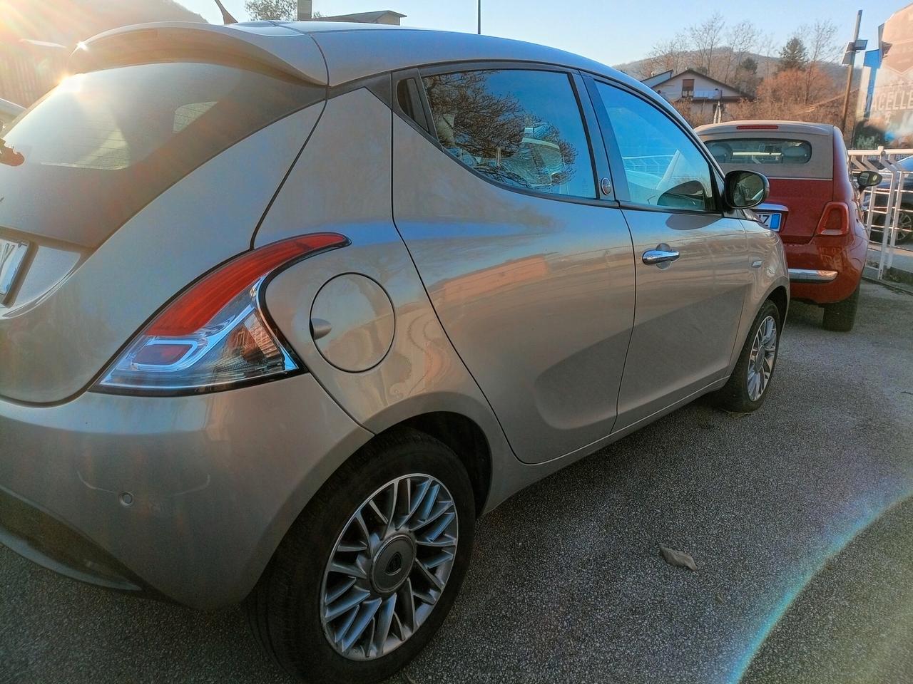 Lancia Ypsilon 1.2 69 CV 5 porte GPL Ecochic ( impianto a gas di casa madre)