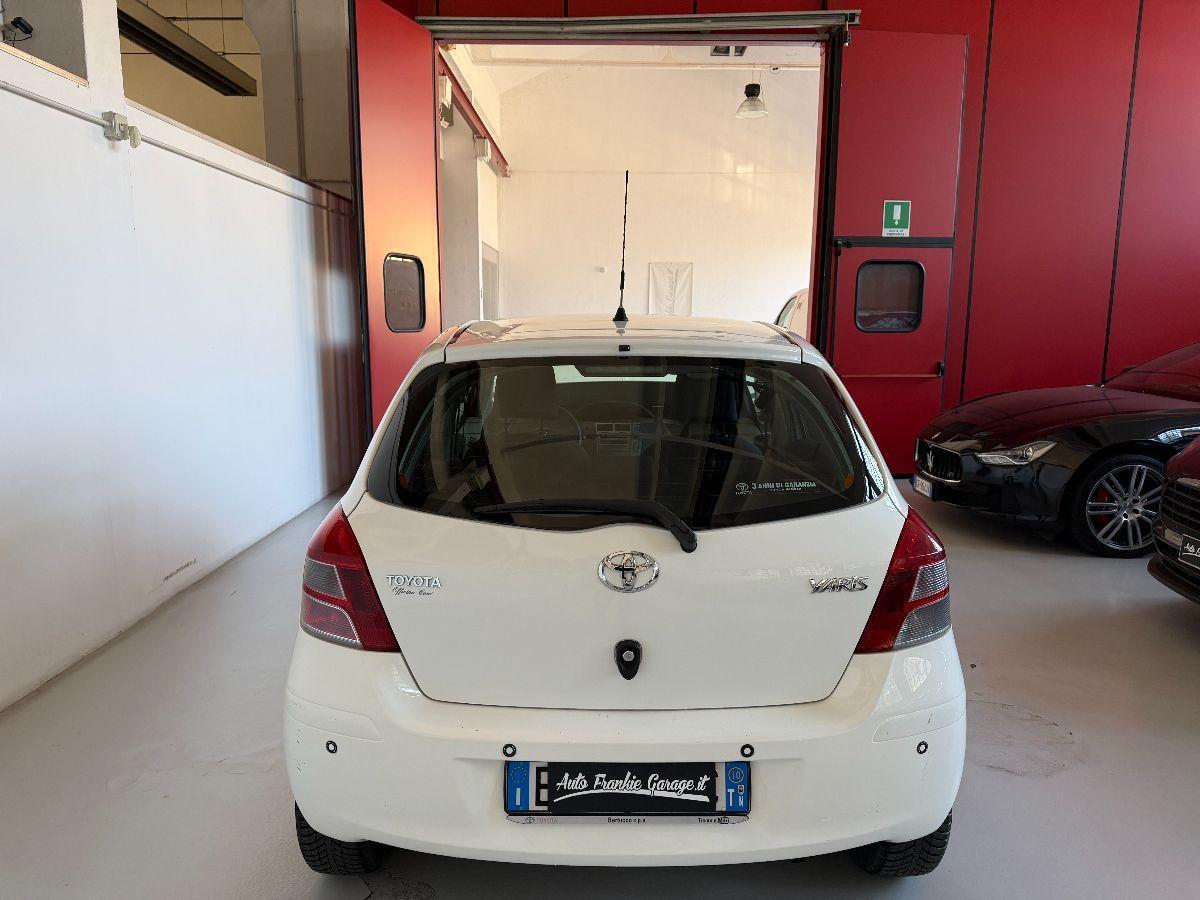 TOYOTA - Yaris - 1.0 5p.
