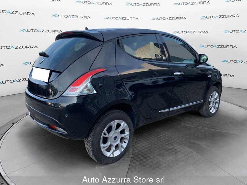 Lancia Ypsilon 0.9 TwinAir 85 CV 5 porte Metano Ecochic Platinum *PROMO FIN*